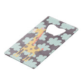 Wolken und Giraffen Geldkarten Flaschenöffner (Vorderseite Schrägansicht)