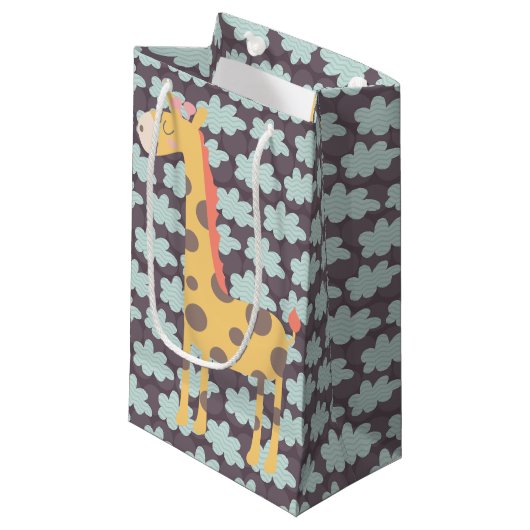 Wolken und Giraffen Kleine Geschenktüte (Vorderseite Schrägansicht)