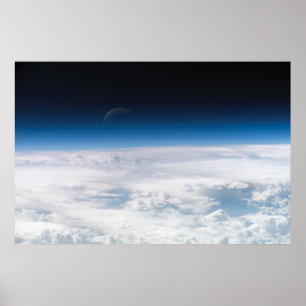 Wolken und schwacher Mond Poster