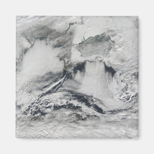 Wolkenbildung über dem Schwarzen Meer Magnet (Vorne)