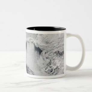 Wolkenbildung über dem Schwarzen Meer Zweifarbige Tasse