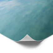 Wolkenblauer Himmel im See Poster (Ecke)