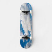 Wolkenblauer Himmel Skateboard (Vorderseite)