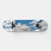 Wolkenblauer Himmel Skateboard (Horizontal)