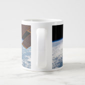 Wolkenformationen rund um den Sonnenuntergang vor  Jumbo-Tasse (Rückseite)