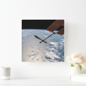 Wolkenformationen rund um den Sonnenuntergang vor Quadratische Wanduhr (Zuhause)