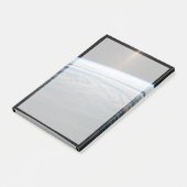 Wolkenkratzer im Südindischen Ozean. Post-it Klebezettel (angewinkelt)