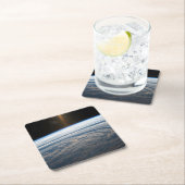 Wolkenkratzer im Südindischen Ozean. Rechteckiger Pappuntersetzer (Vor Ort)