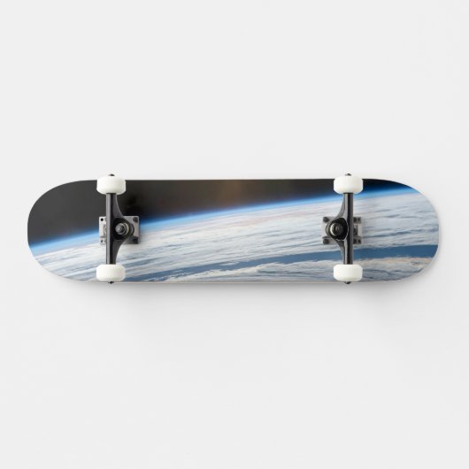 Wolkenkratzer im Südindischen Ozean. Skateboard (Horizontal)