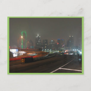 Wolkenkratzer mit Neon im Zentrum von Dallas in Te Postkarte