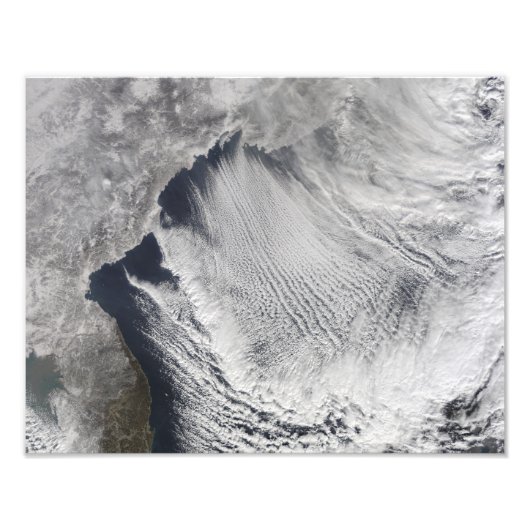 Wolkenkratzer über dem japanischen Meer Fotodruck (Vorne)