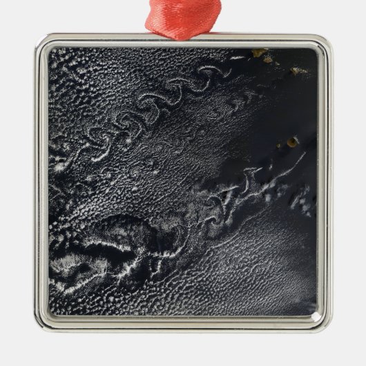 Wolkenkratzer über den Kapverdischen Inseln Ornament Aus Metall (Vorne)