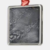 Wolkenkratzer über den Kapverdischen Inseln Ornament Aus Metall (Links)