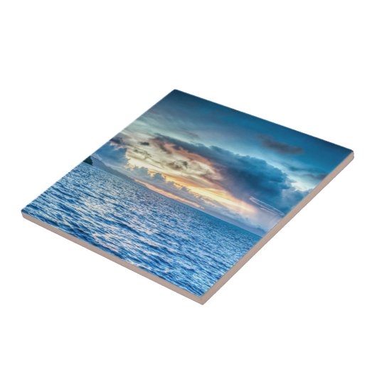 Wolkenkratzer über der Küste Bora Boras Fliese (Seite)