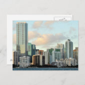 Wolkenkratzer von Miami gegen den Himmel Postkarte (Vorne/Hinten)