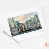 Wolkenkratzer von Miami gegen den Himmel Rechteckiger Aufkleber (Umschlag)