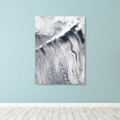 Wolkenmuster, die über der Aleutianinsel sichtbar  Leinwanddruck (Insitu (Holzboden))