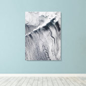 Wolkenmuster, die über der Aleutianinsel sichtbar  Leinwanddruck (Insitu (Holzboden))