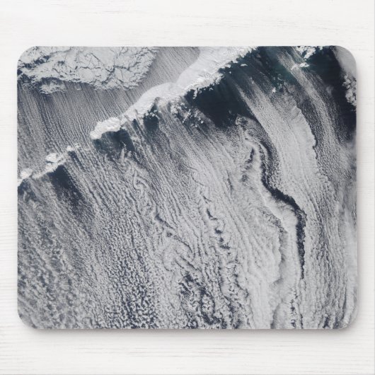 Wolkenmuster, die über der Aleutianinsel sichtbar  Mousepad (Vorne)