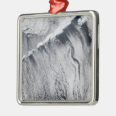 Wolkenmuster, die über der Aleutianinsel sichtbar  Ornament Aus Metall (Links)