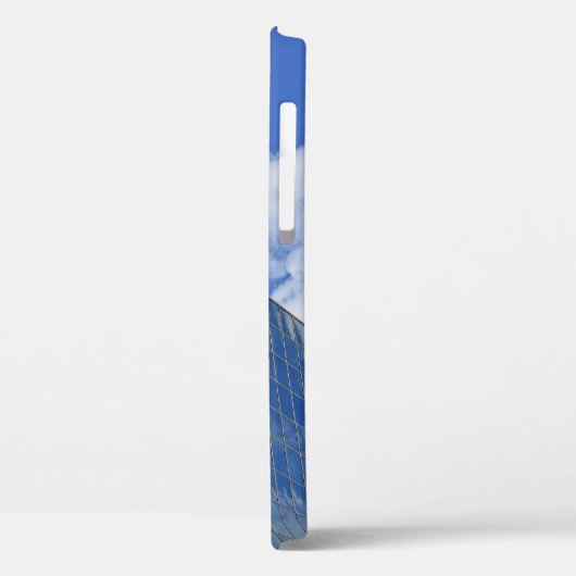 Wolkenreflektion im Wolkenkratzer Case-Mate iPhone Hülle (Rückseite / Links)