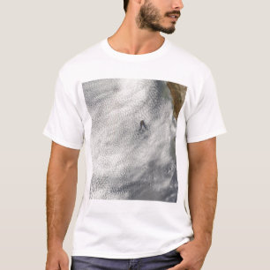 Wolkenturbulenzen und -ruhm vor Guadalupe-Insel T-Shirt