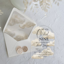 Wolkige beige geschlechtsneutrale Baby-Party zum T