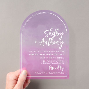 Wolkiges Pastell-Lila-Violett-Bogenrahmen-Hochzeit Acryleinladungen