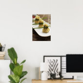 Wollknödel mit weißer Chili-Sauce Poster (Heimbüro)