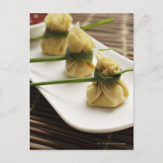 Wollknödel mit weißer Chili-Sauce Postkarte (Vorderseite)