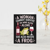 Woman Cannot Survive Wine Alone She Needs Frog  Karte (Gelbe Blume)
