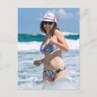 Woman Enjoying A Day At The Beach Feiertagspostkarte