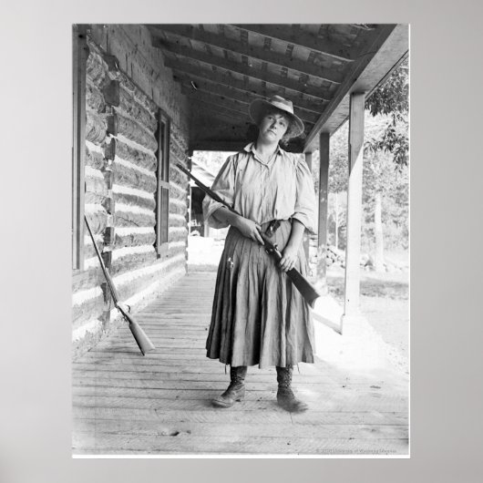 Woman holding a rifle on a porch poster (Vorne)
