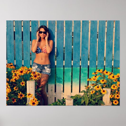 Woman In An American Flag Bikini Poster (Vorne)