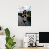 Woman In Black Bikini On Boardwalk Poster (Heimbüro)