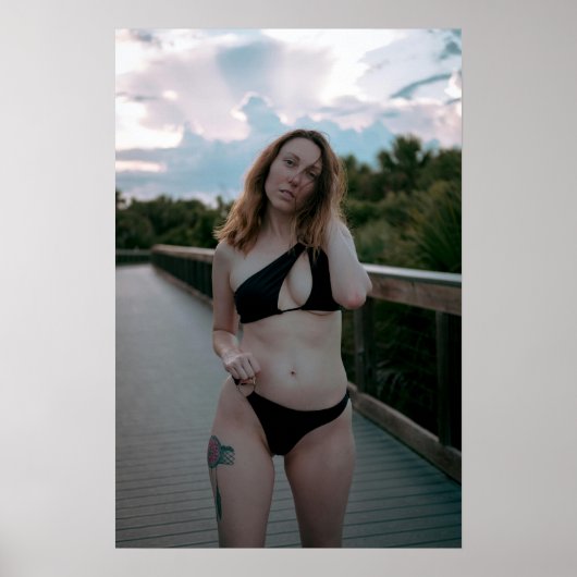 Woman In Black Bikini On Boardwalk Poster (Vorne)