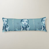 "Woman in Blue" Premium Canvas Seitenschläferkissen (Rückseite)