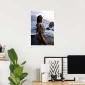 Woman In Green Swimsuit By The Ocean Poster (Heimbüro)