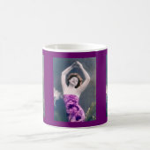 woman in purple sarong , arms raised as if dancing kaffeetasse (Mittel)