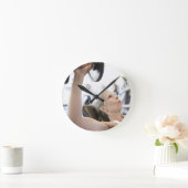 Woman Lifting Weights Runde Wanduhr (Zuhause)