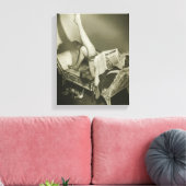 Woman Reading Magazine Leinwanddruck (Insitu (Wohnzimmer))