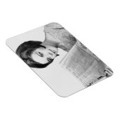 Woman Reading Newpaper Magnet (Rechte Seite)