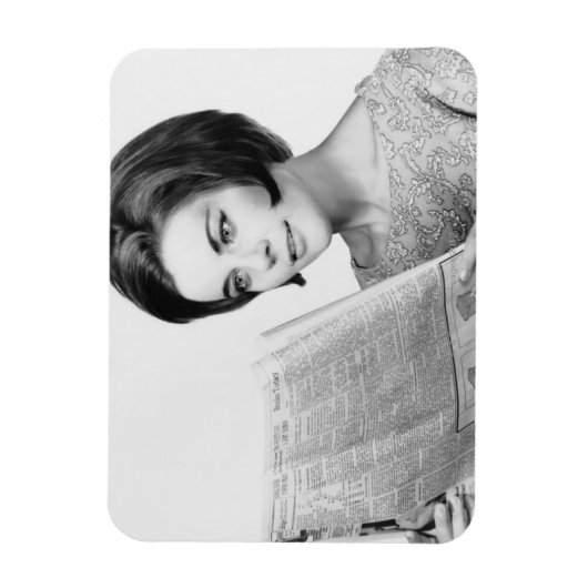 Woman Reading Newpaper Magnet (Vertikal)