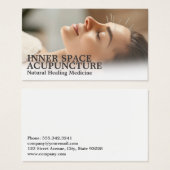 Woman Relaxing Getting Acupuncture (Vorne & Hinten)