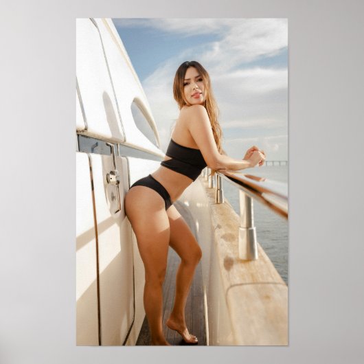 Woman Relaxing On Yacht Poster (Vorne)