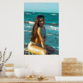 Woman Smiling At The Beach Poster (Küche)
