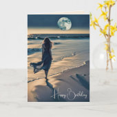 Woman Walking Midnight Beach zum Geburtstag Karte (Gelbe Blume)