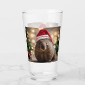"Wombat Wonderland: Ein gemütlicher Weihnachtsaben Glas (Rückseite)