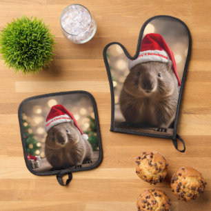 "Wombat Wonderland: Ein gemütlicher Weihnachtsaben Ofenhandschuh & Topflappen-Set
