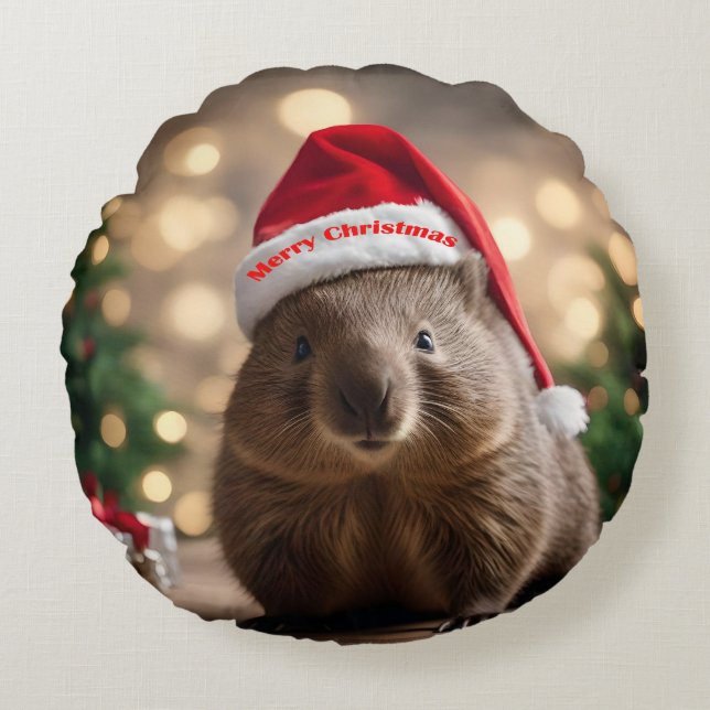 "Wombat Wonderland: Ein gemütlicher Weihnachtsaben Rundes Kissen (Vorderseite)